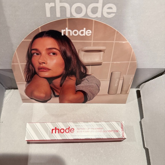 ❤️ Rhode Peptide Lip Treatment Peppermint Glaze 🤍 - Picture 2 of 13